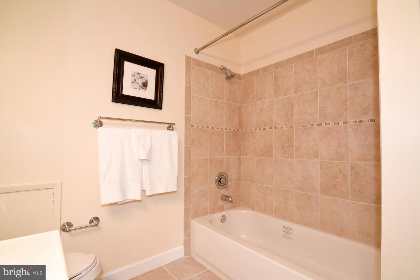 2072 Amberjack Court Reston, VA 20191 - Photo 13 of 30 Bath (Master)