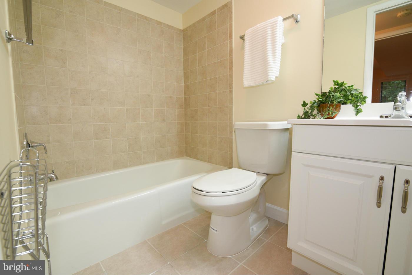 2072 Amberjack Court Reston, VA 20191 - Photo 21 of 30 Bath
