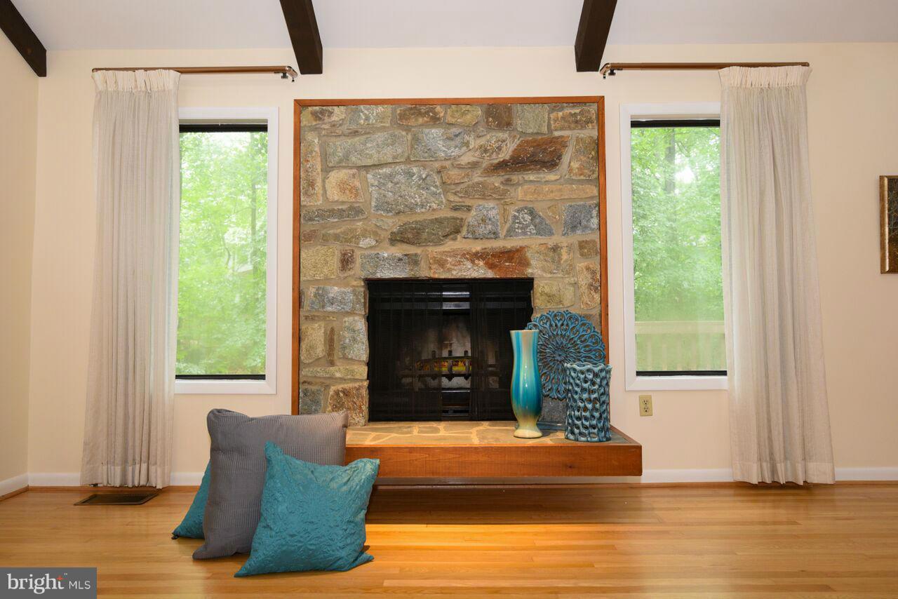 2072 Amberjack Court Reston, VA 20191 - Photo 4 of 30 Living Room