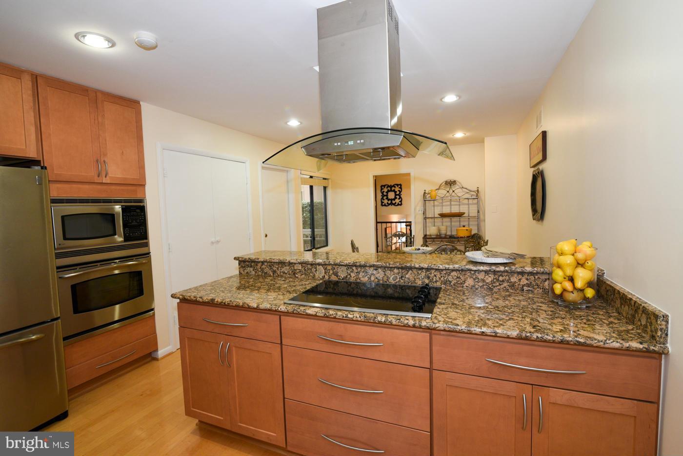 2072 Amberjack Court Reston, VA 20191 - Photo 9 of 30 Kitchen