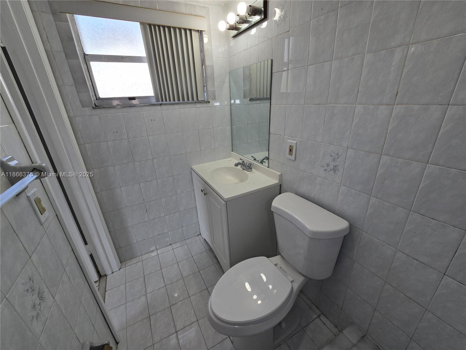 120 Royal Palm Road, Unit 209 Hialeah Gardens, FL 33016 - Photo 18 of 85