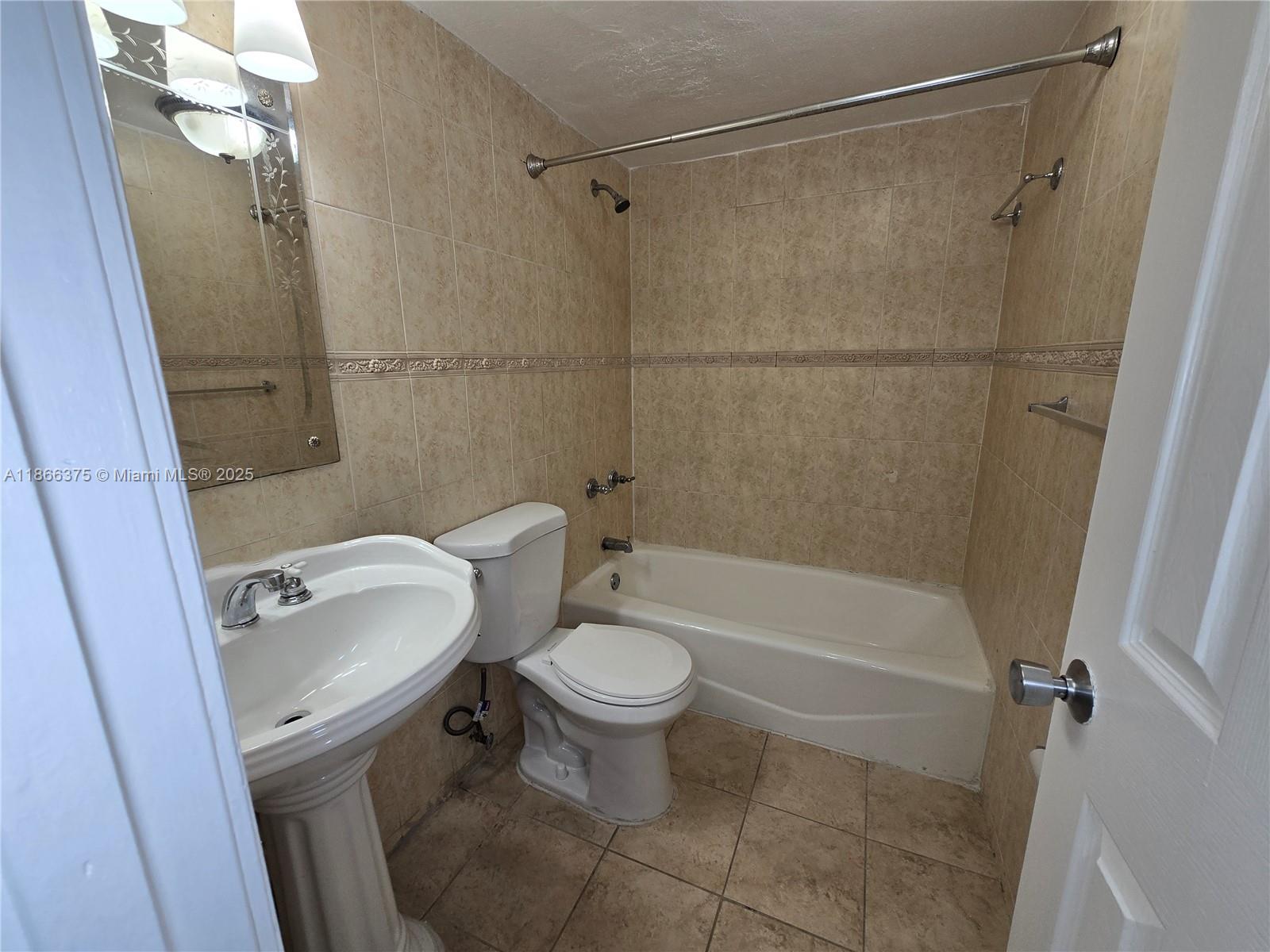 120 Royal Palm Road, Unit 209 Hialeah Gardens, FL 33016 - Photo 23 of 85