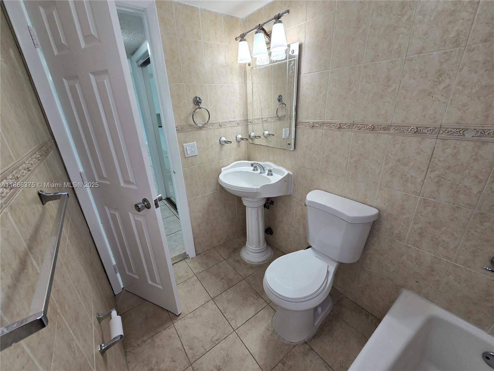 120 Royal Palm Road, Unit 209 Hialeah Gardens, FL 33016 - Photo 24 of 85