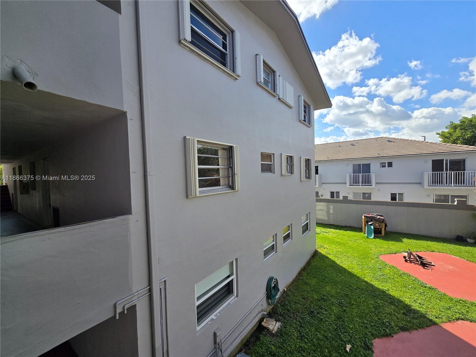 120 Royal Palm Road, Unit 209 Hialeah Gardens, FL 33016 - Photo 30 of 85