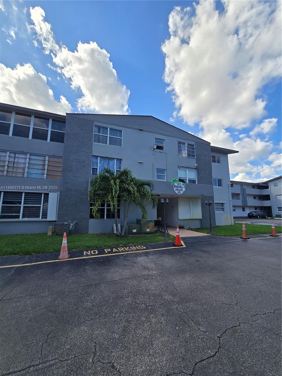 120 Royal Palm Road, Unit 209 Hialeah Gardens, FL 33016 - Photo 45 of 85
