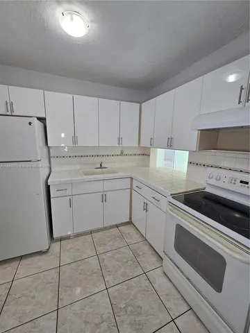 $1,850 | 120 Royal Palm Road, Unit 209, Hialeah Gardens, FL 33016