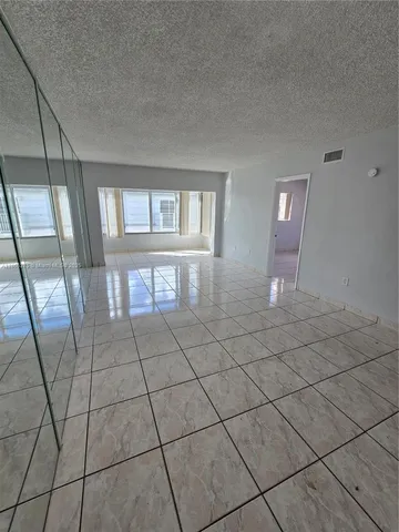 $1,850 | 120 Royal Palm Road, Unit 209, Hialeah Gardens, FL 33016