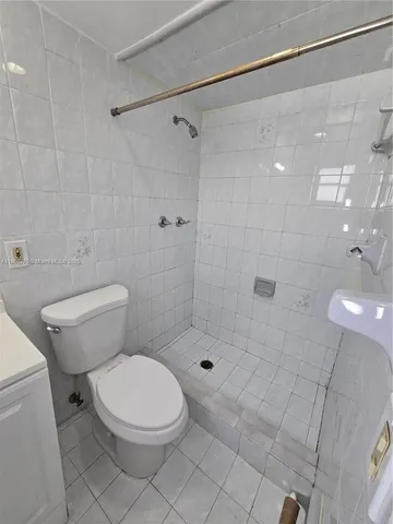 $1,850 | 120 Royal Palm Road, Unit 209, Hialeah Gardens, FL 33016