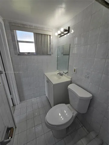 $1,850 | 120 Royal Palm Road, Unit 209, Hialeah Gardens, FL 33016