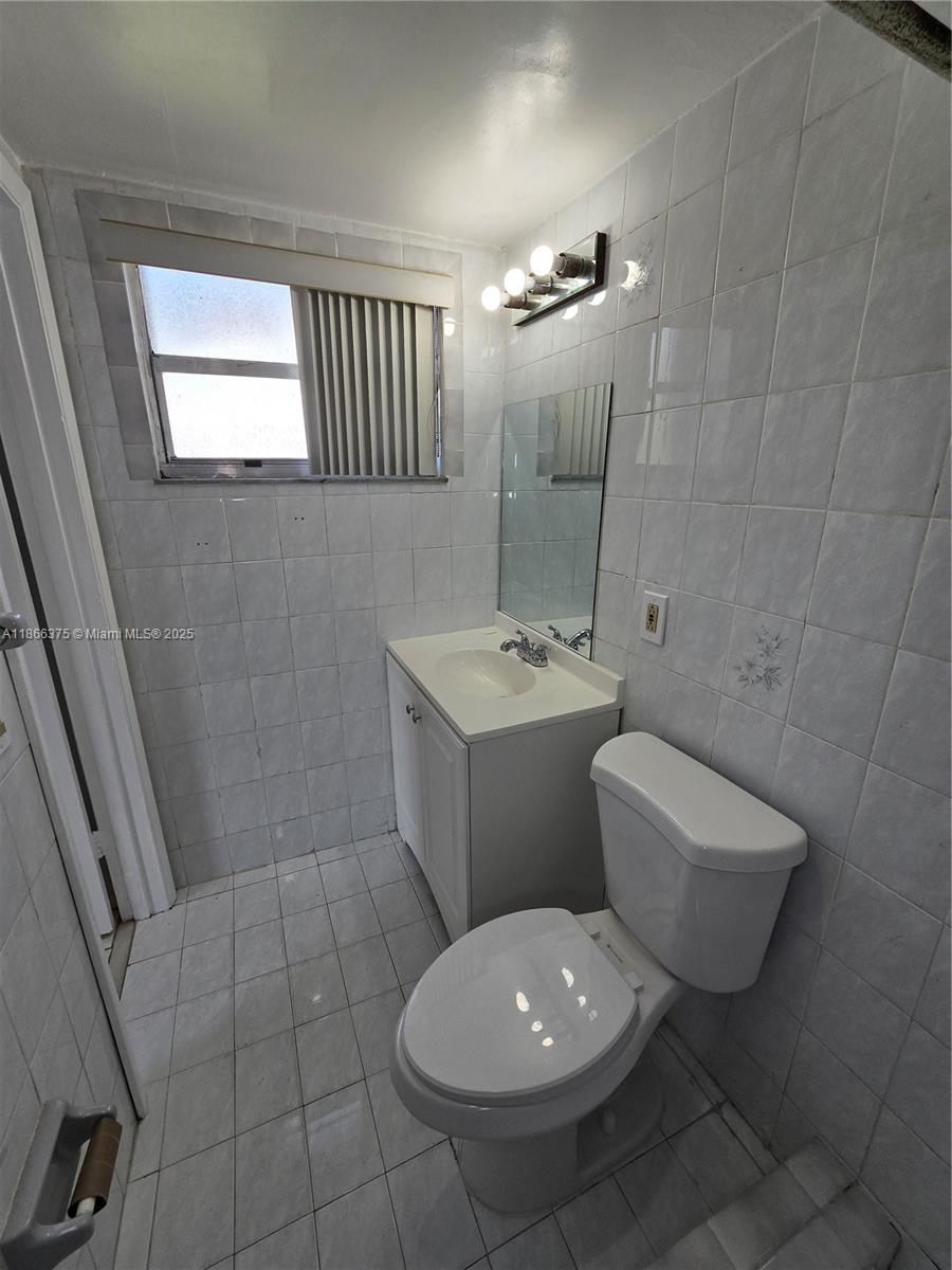 120 Royal Palm Road, Unit 209 Hialeah Gardens, FL 33016 - Photo 65 of 85