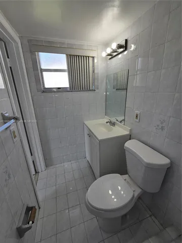 $1,850 | 120 Royal Palm Road, Unit 209, Hialeah Gardens, FL 33016