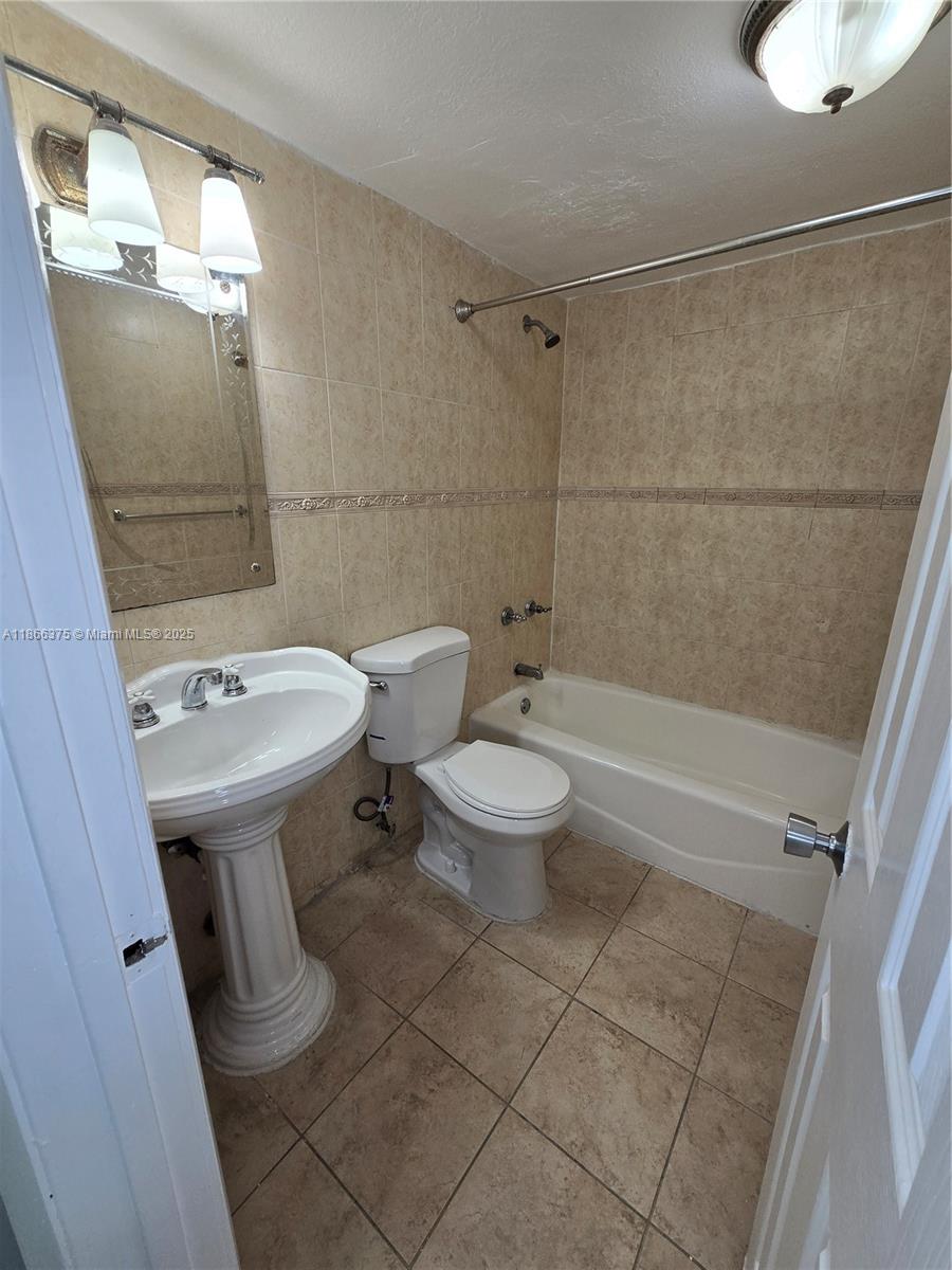 120 Royal Palm Road, Unit 209 Hialeah Gardens, FL 33016 - Photo 71 of 85