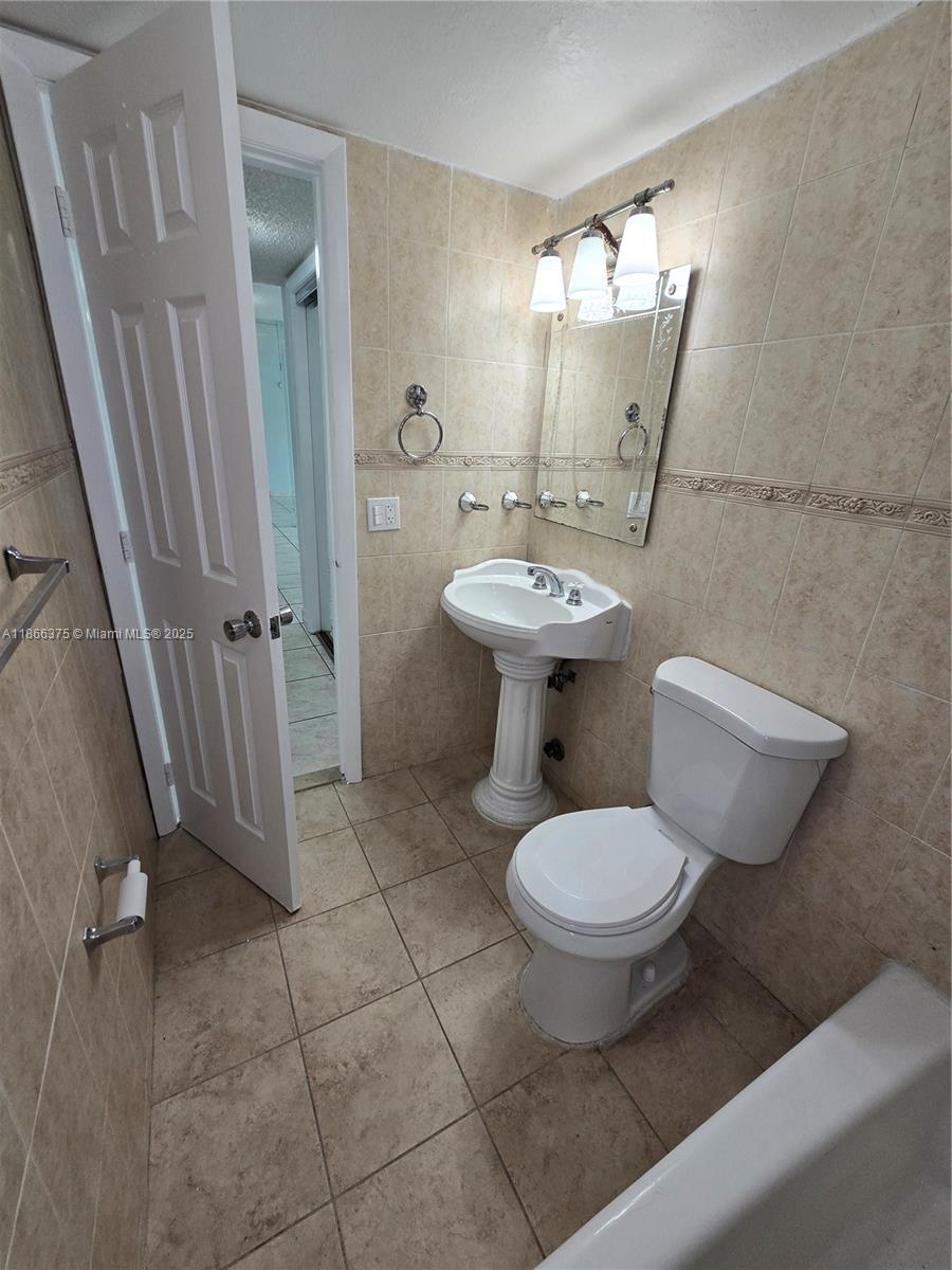 120 Royal Palm Road, Unit 209 Hialeah Gardens, FL 33016 - Photo 72 of 85