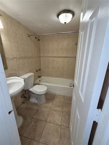 $1,850 | 120 Royal Palm Road, Unit 209, Hialeah Gardens, FL 33016