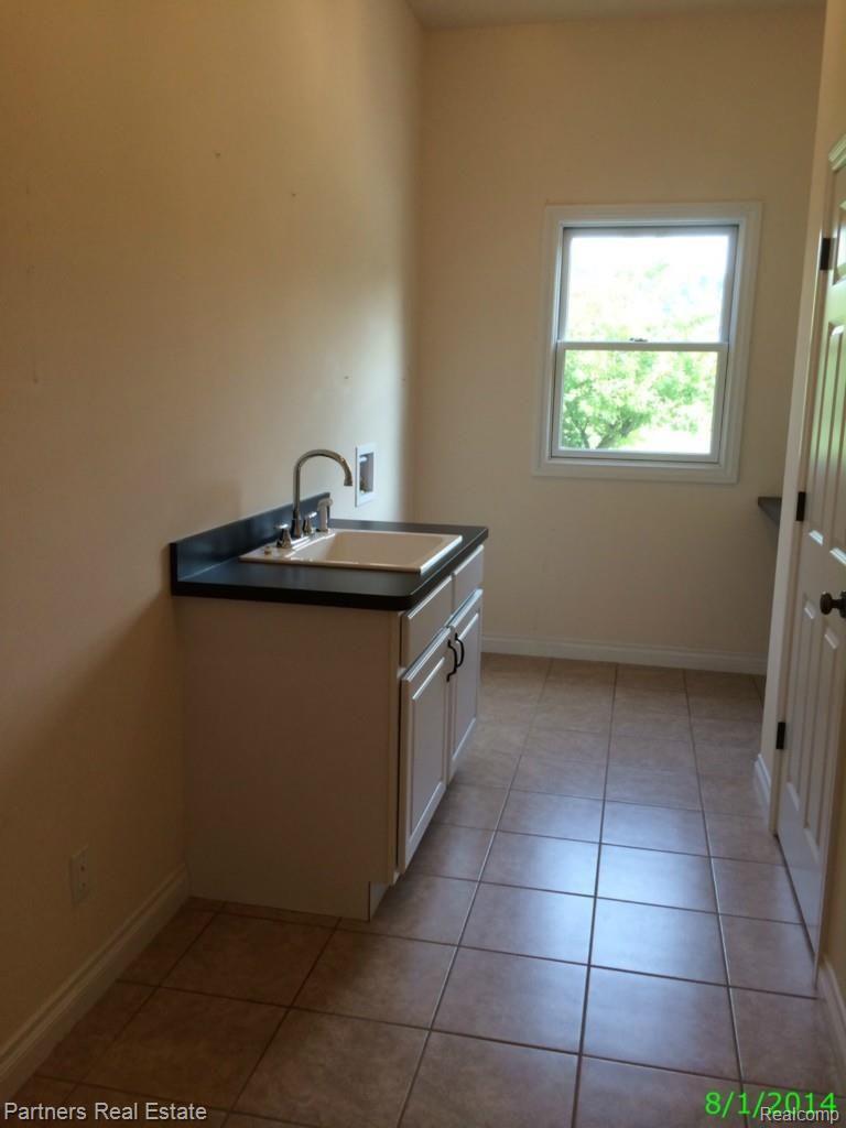 1920 South Bull Run Road Fowlerville, MI 48836 - Photo 15 of 22 Laundry Room.jpg