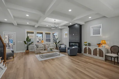 $650,000 | 2015 9th Avenue North, Nashville, TN 37208