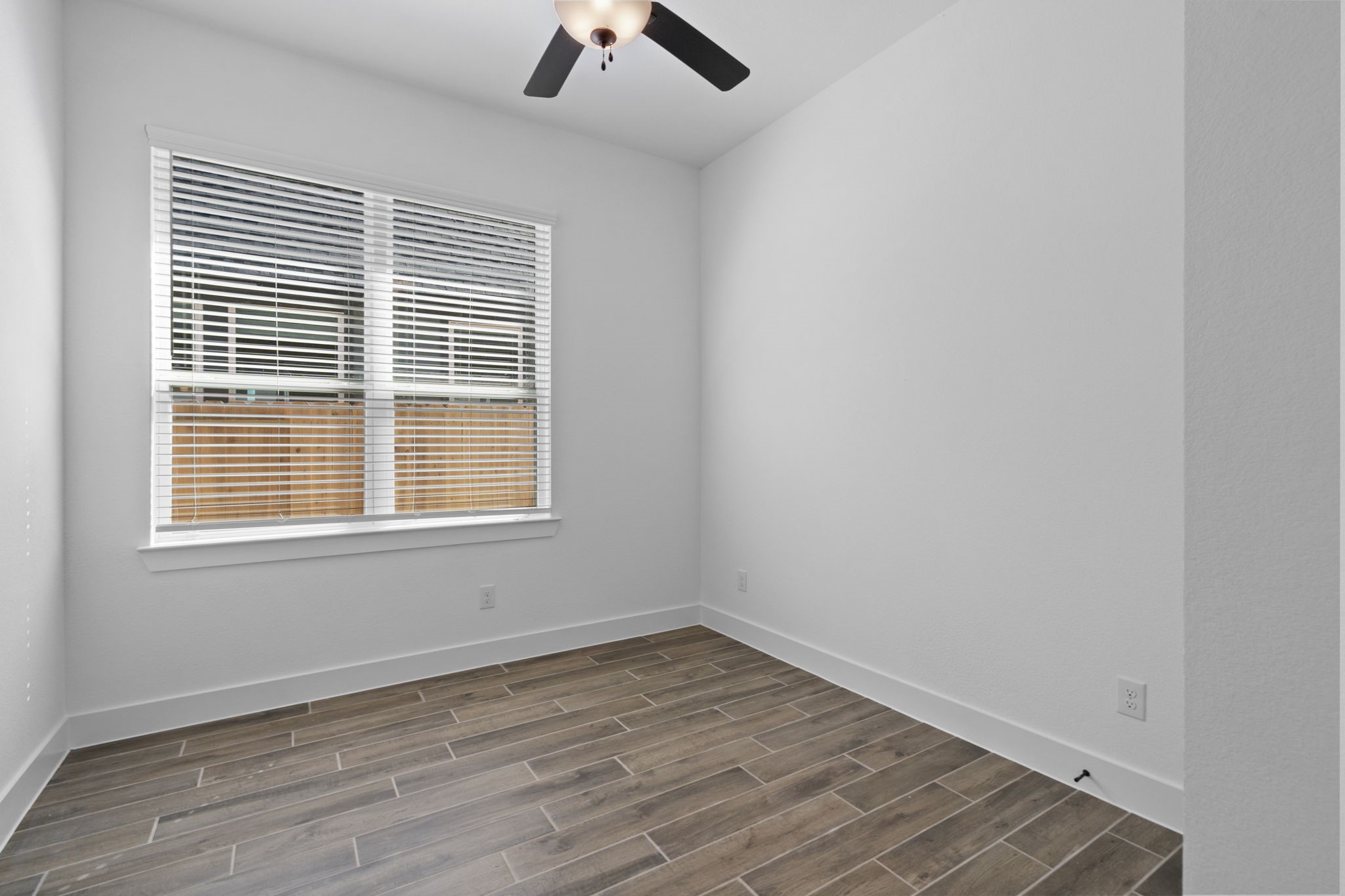 12002 Rice View Drive Mont Belvieu, TX 77523 - Photo 19 of 50 an empty room with a window