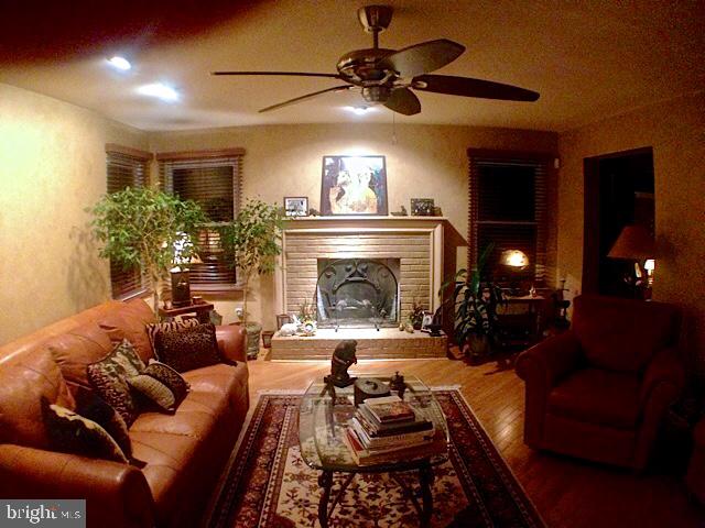 123 Rabbit Run Road Sewell, NJ 08080 - Photo 11 of 25 Family room