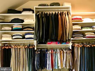 123 Rabbit Run Road Sewell, NJ 08080 - Photo 17 of 25 Master bedroom walk-in closet