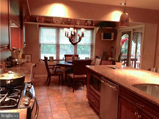 123 Rabbit Run Road Sewell, NJ 08080 - Photo 9 of 25 Kitchen