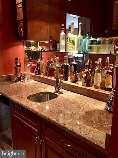 123 Rabbit Run Road Sewell, NJ 08080 - Photo 10 of 25 Kitchen bar