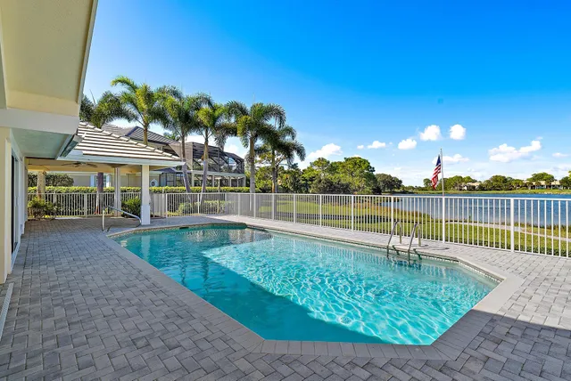 a view of front a house with a yard