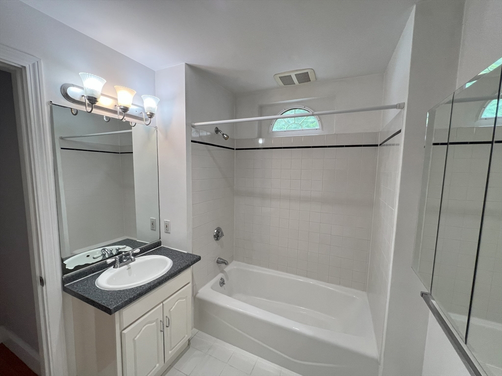 19 Maple Street, Unit 19 Newton, MA 02466 - Photo 12 of 30
