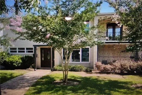 $1,800 | 982 Allen Toussaint Boulevard, New Orleans, LA 70124