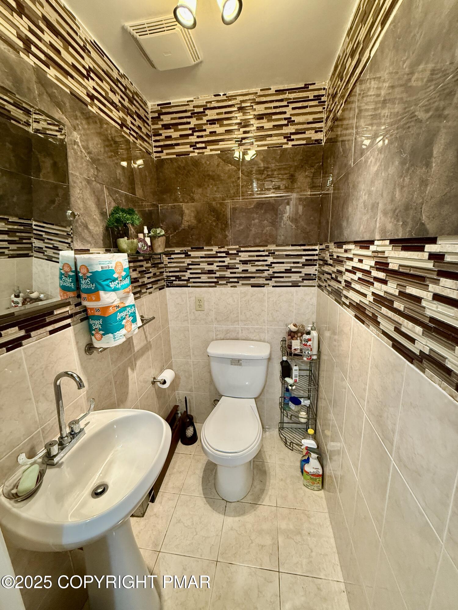 3224 Lakeview Drive Henryville, PA 18332 - Photo 13 of 48 IMG_8305