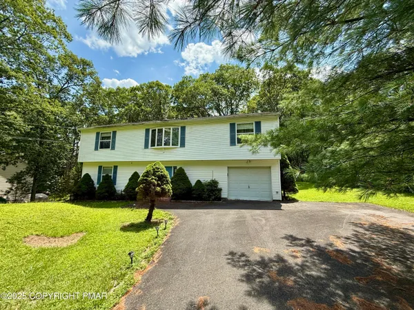 $348,700 | 3224 Lakeview Drive, Henryville, PA 18332