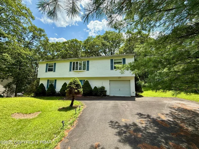 $349,000 | 3224 Lakeview Drive, Henryville, PA 18332