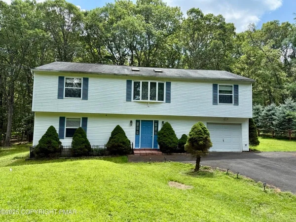 $348,700 | 3224 Lakeview Drive, Henryville, PA 18332