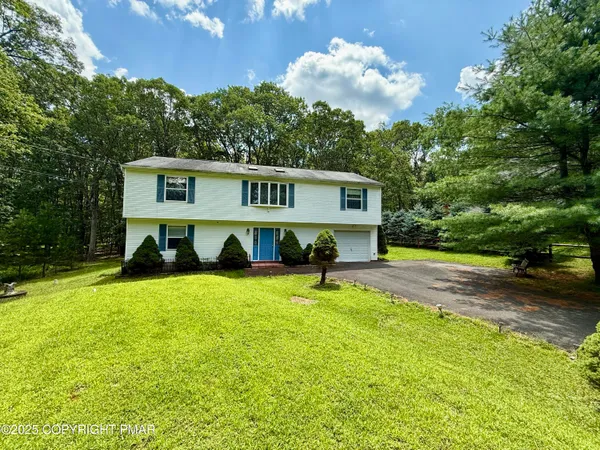 $348,700 | 3224 Lakeview Drive, Henryville, PA 18332