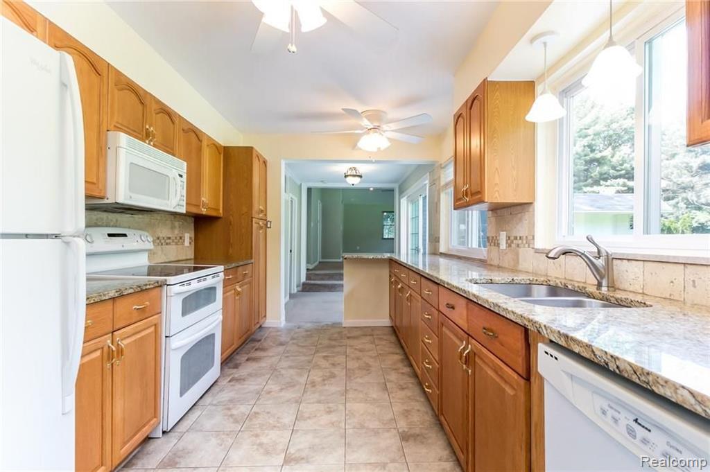 32740 Raphael Road Farmington, MI 48336 - Photo 16 of 36
