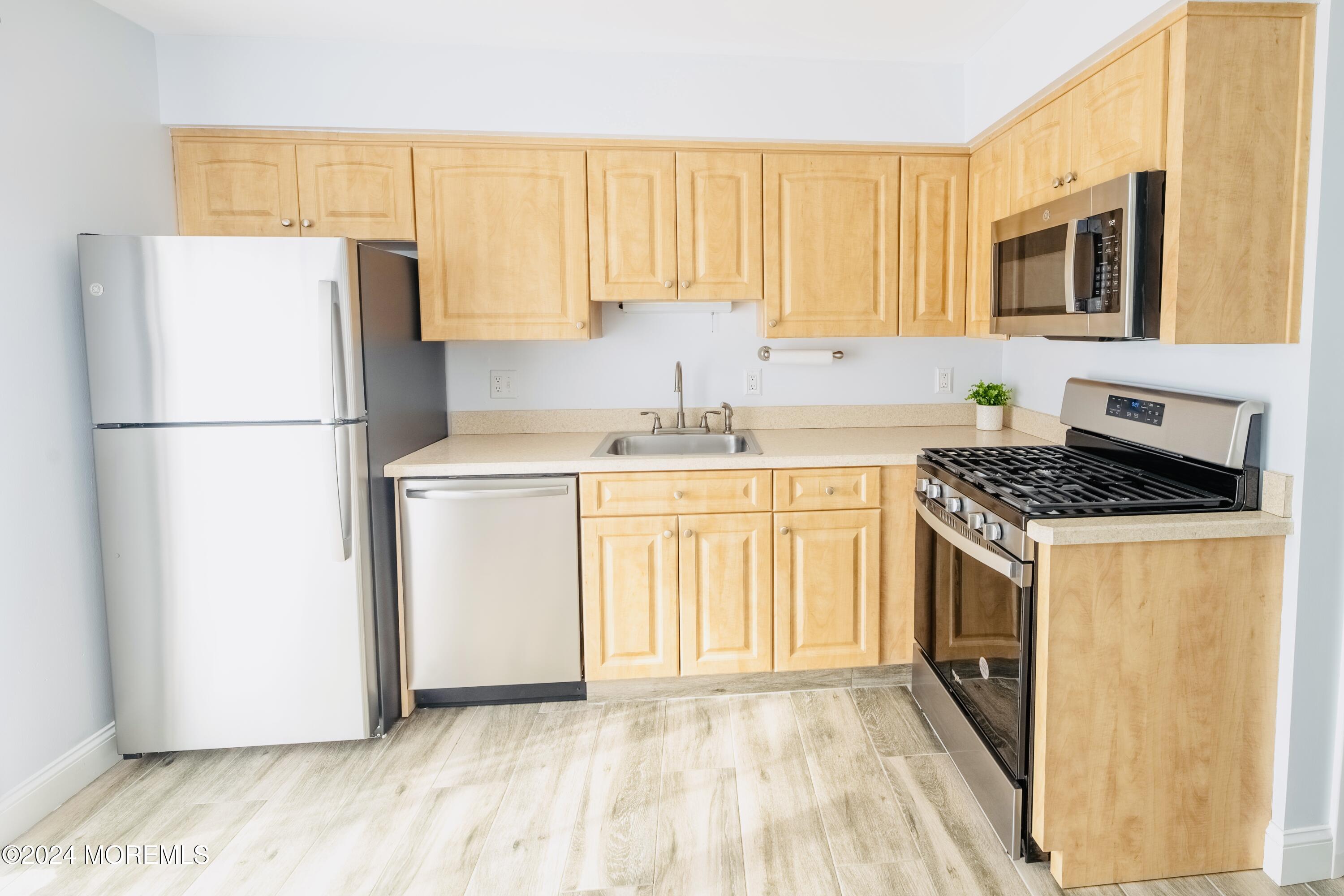 20 Cedar Street, Unit 5 Highlands, NJ 07732 - Photo 4 of 25 IMG_1178