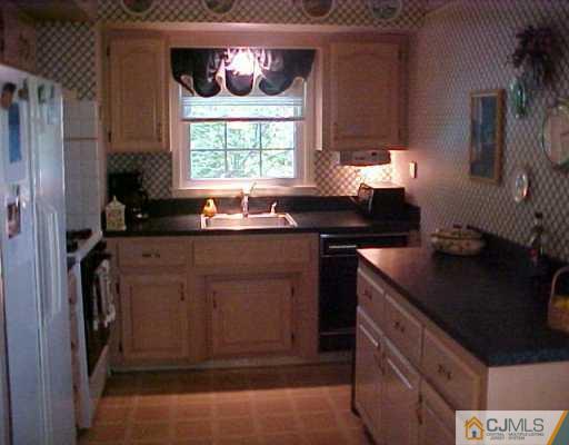 13 Pitt Road East Brunswick, NJ 08816 - Photo 3 of 7 Gallery Image 3