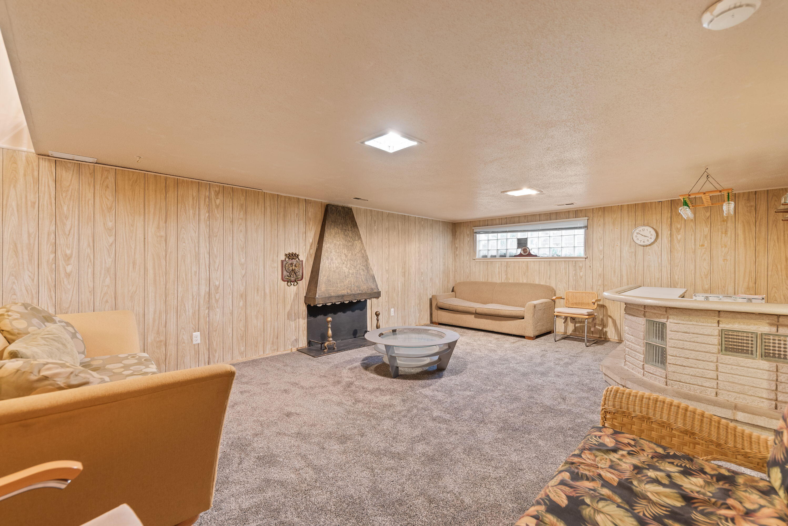 551 Union Place Gary, IN 46403 - Photo 7 of 19 a living room with furniture and a table