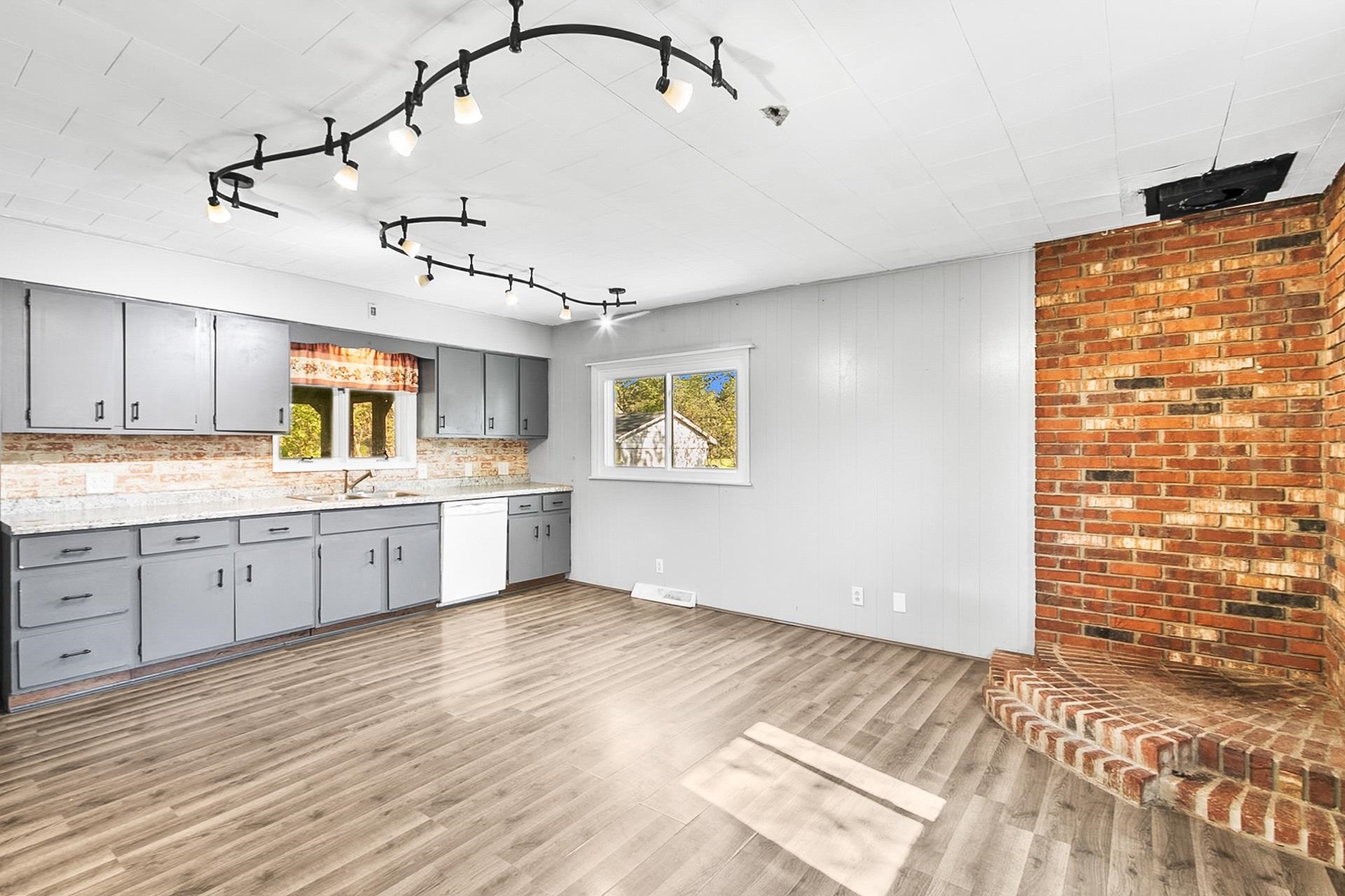 412 West Chestnut Street Pardeeville, WI 53954 - Photo 4 of 50