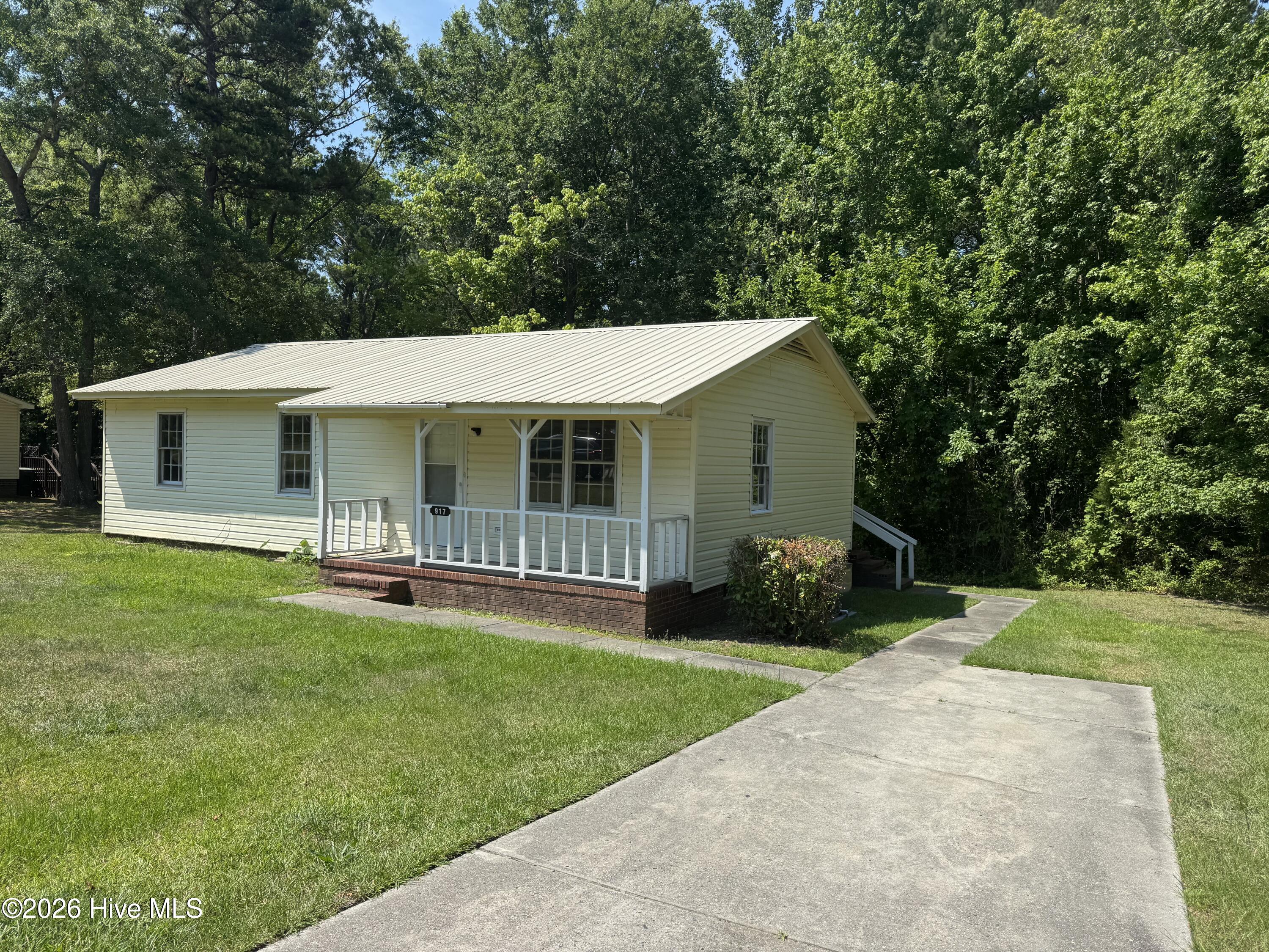 917 Cypress Street Rockingham, NC 28379 - Photo 2 of 15