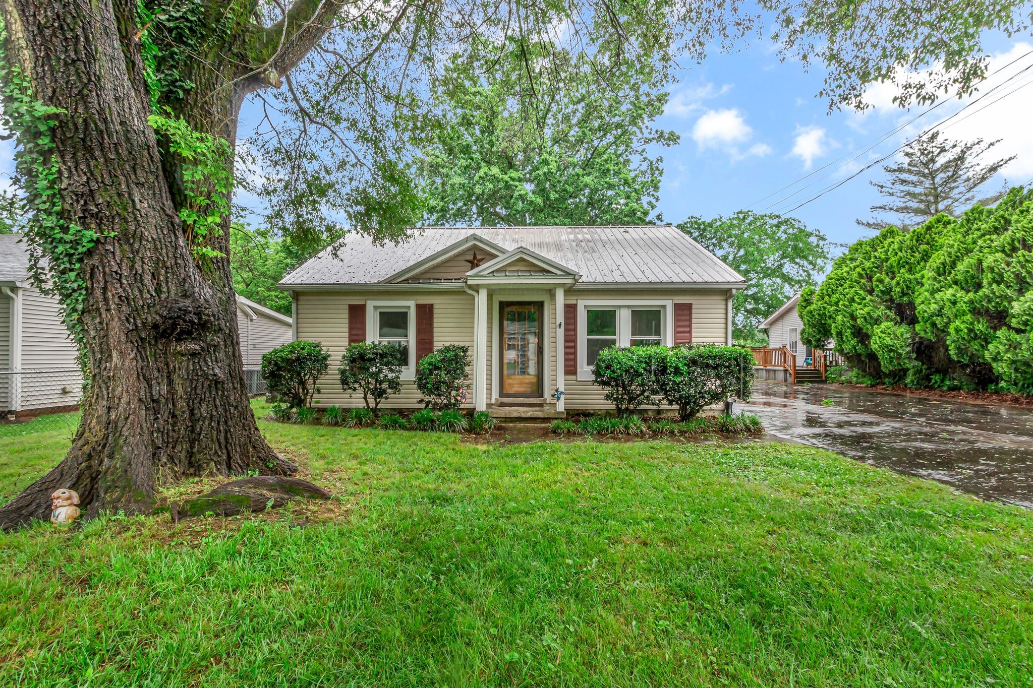 154 Morningside Lane Columbia, TN 38401 - Photo 2 of 26 a front view of a house with a yard