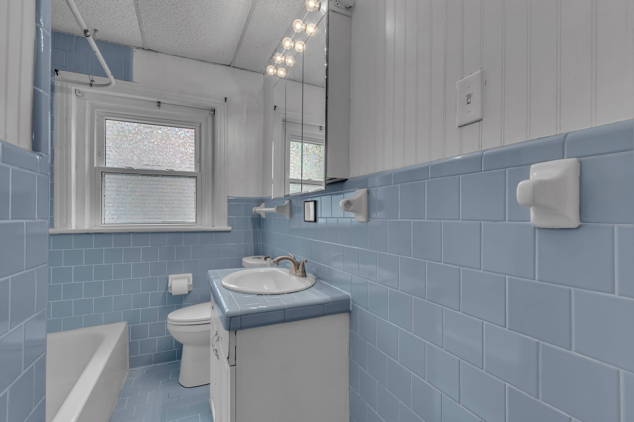 154 Morningside Lane Columbia, TN 38401 - Photo 22 of 26 a bathroom with a granite countertop toilet sink and mirror