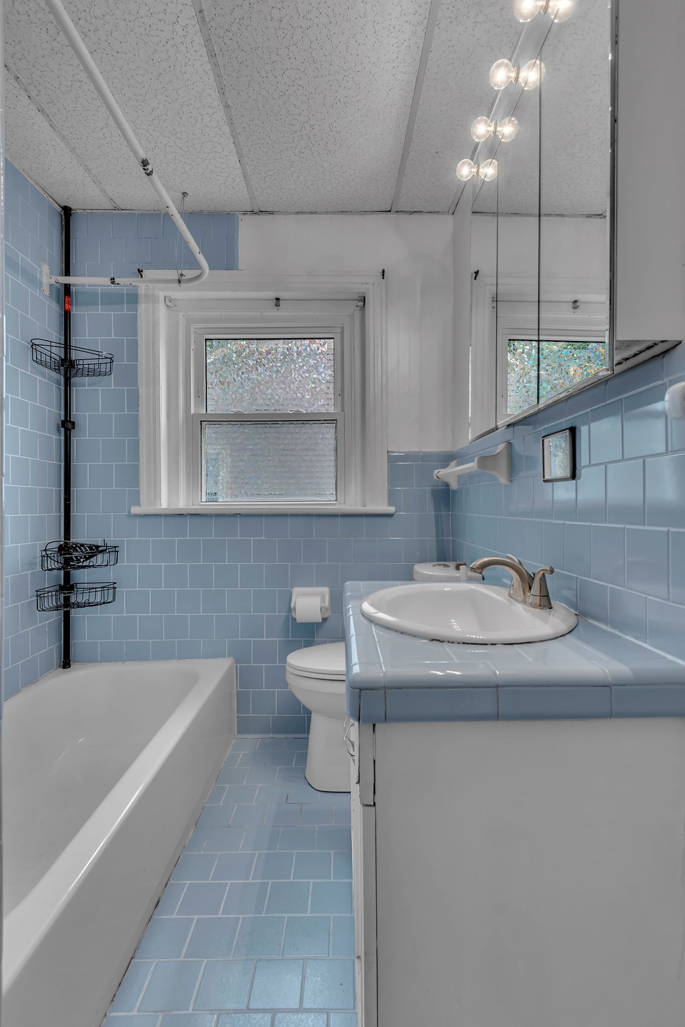 154 Morningside Lane Columbia, TN 38401 - Photo 23 of 26 a bathroom with a sink a toilet and bathtub
