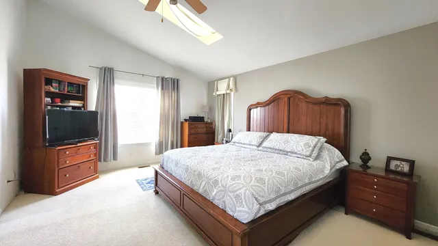 $3,250 | 1204 Frederick Court, Elgin, IL 60120