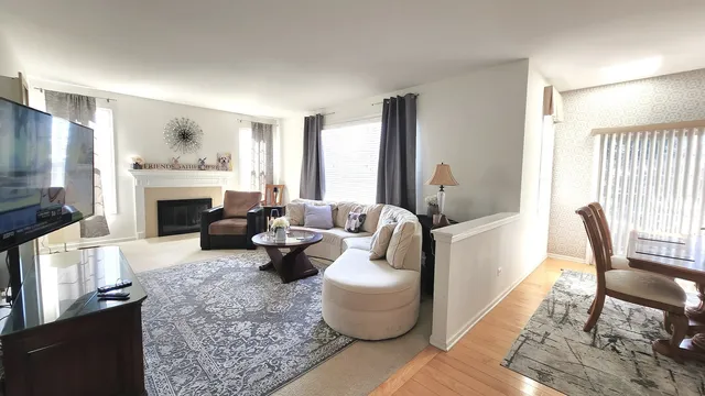 $3,250 | 1204 Frederick Court, Elgin, IL 60120