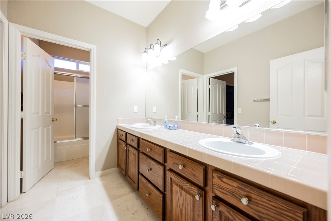 93 Autumn Day Street Henderson, NV 89012 - Photo 31 of 57 Primary bathroom