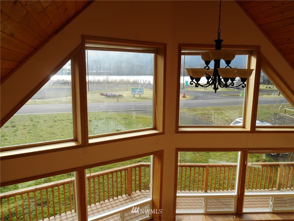 258 West Sunny Sands Road Cathlamet, WA 98612 - Photo 8 of 25 Gallery Image 8