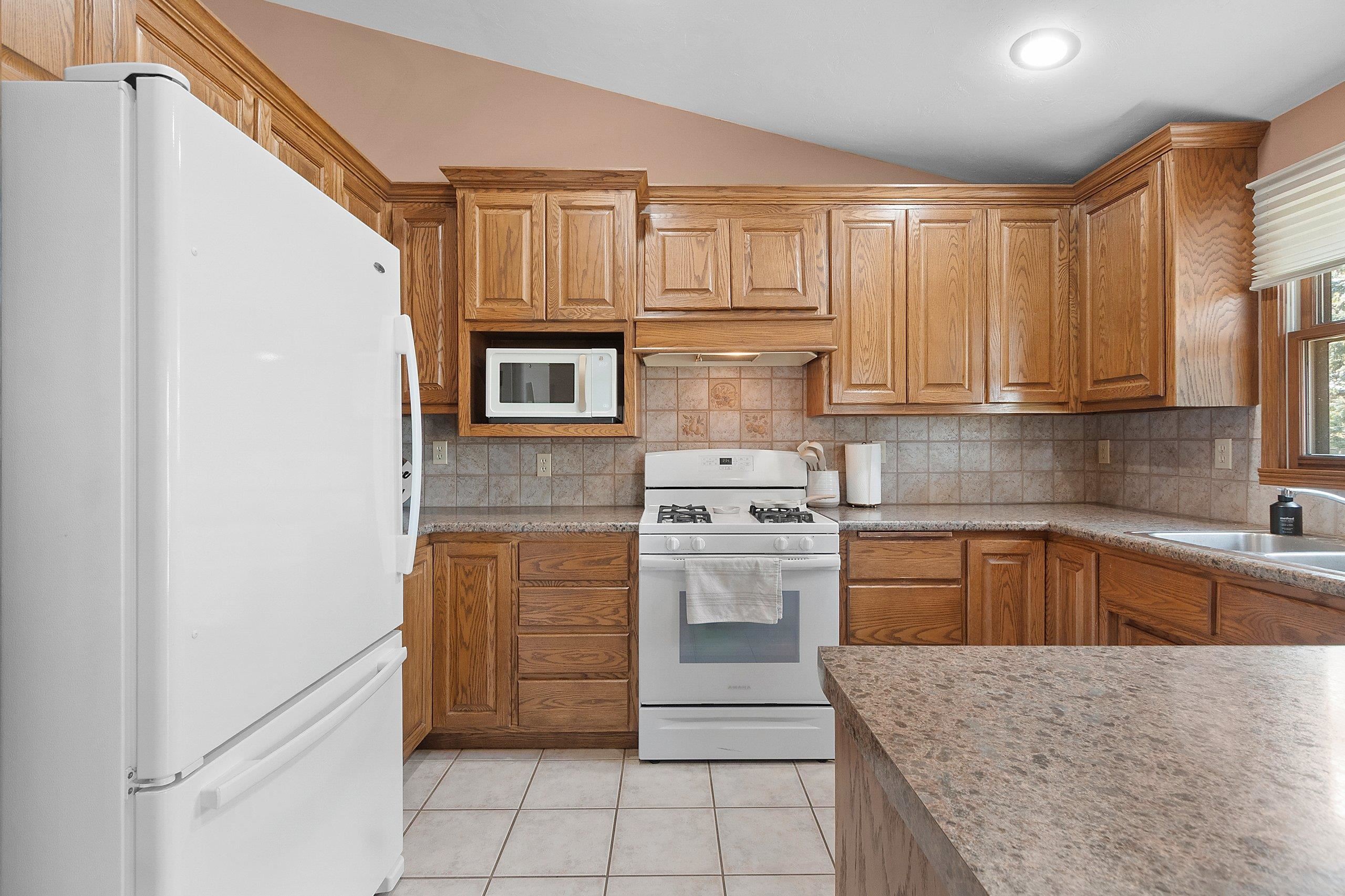 674 Swan Road De Pere, WI 54115 - Photo 14 of 51