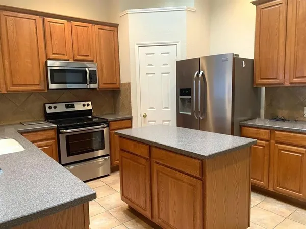 $2,750 | 7908 Thorneywood Road, Plano, TX 75024