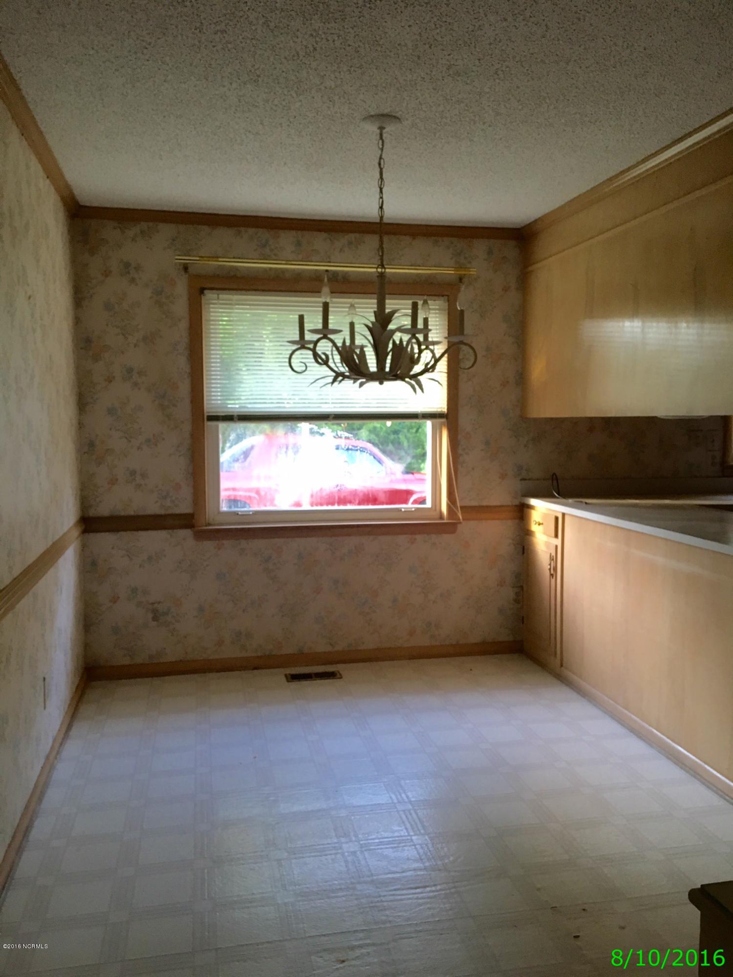 121 Cox Road Richlands, NC 28574 - Photo 5 of 20 4