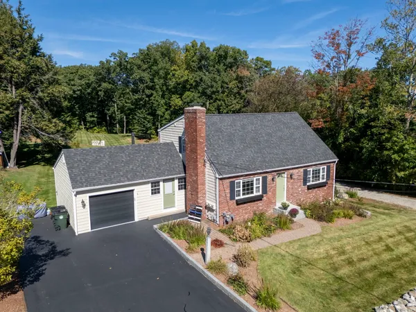 $3,295 | 1550 Wellington Road, Manchester, NH 03104